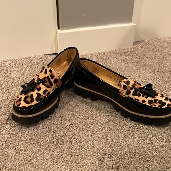 Super fun black parent leather and leopard loafer. - Picture 2 of 2